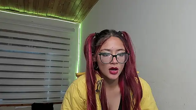Sara_Red_X1 stripchat live cam model