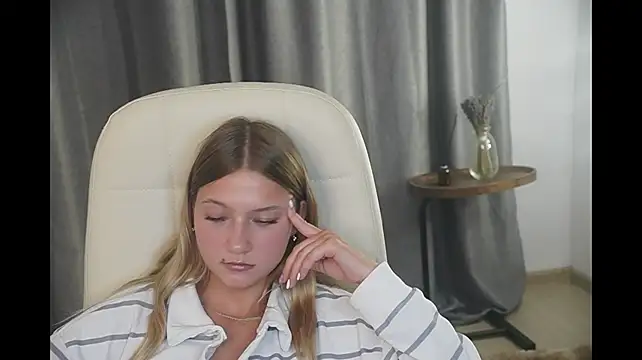 DallasRenna stripchat live cam model