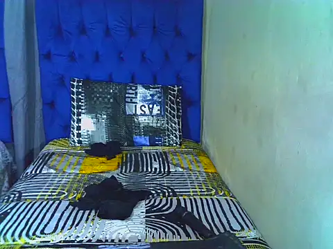 Honey--Bear stripchat live cam model