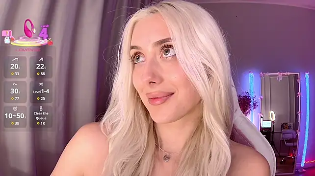 LoryWood stripchat live cam model