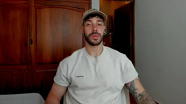 Guyinthemountain stripchat live cam model