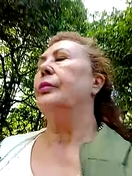 Hottie-Mom stripchat live cam model