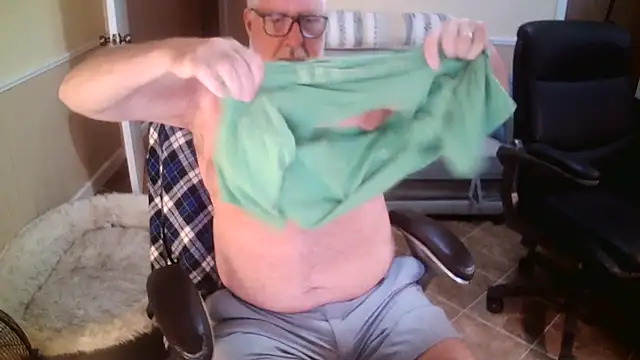 superbearboss stripchat live cam model