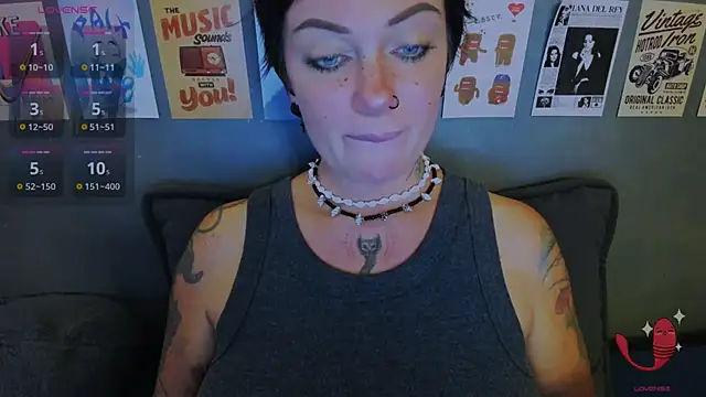 EllieOz stripchat live cam model