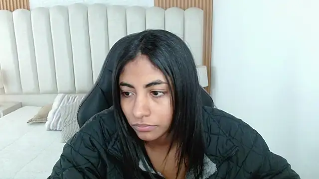 shaneelle stripchat live cam model