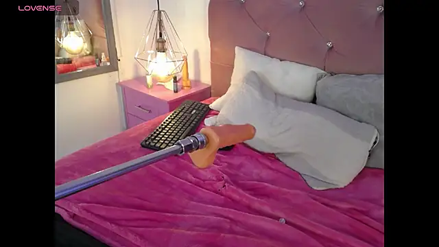 pretty-zoe stripchat live cam model