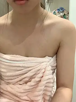 -Bibi-18 stripchat live cam model