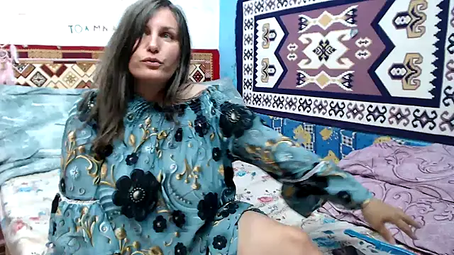 Adelinemilf stripchat live cam model