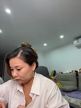 Elowen-520 stripchat live cam model