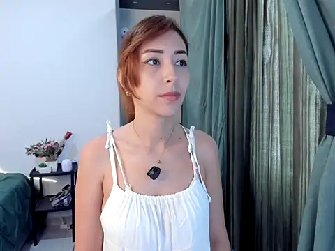AriaRowenn stripchat live cam model