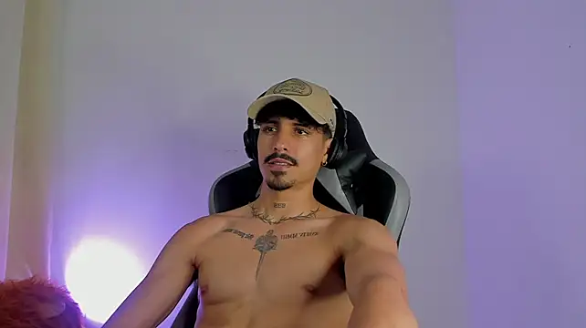 Lukeetaylor stripchat live cam model
