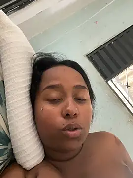 jhenannyy stripchat live cam model