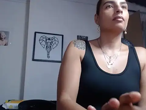 mykaelahoney stripchat live cam model