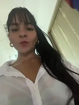 LuxeBrunetteXXX stripchat live cam model