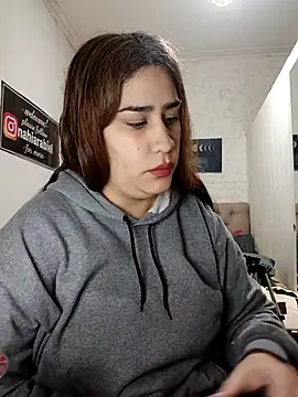 nahiarabiel33 stripchat live cam model