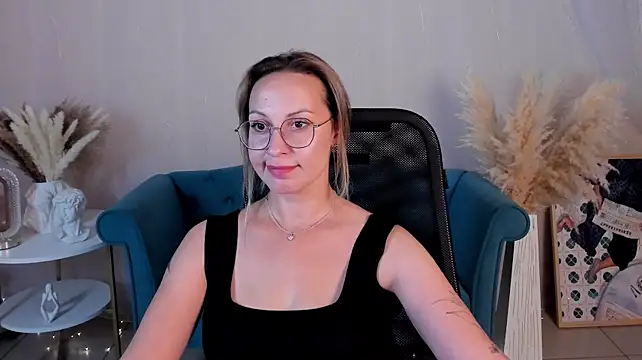 Charlotte_Hudson stripchat live cam model