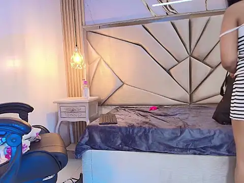 SheriSueVS stripchat live cam model