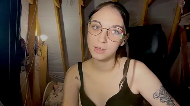 TayaStar stripchat live cam model