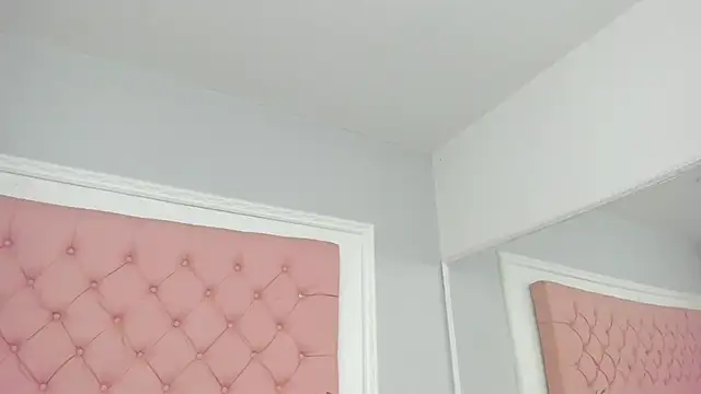 SarahDoll__ stripchat live cam model