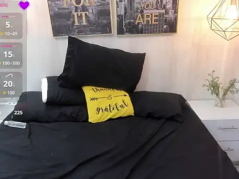 Emmy__honey stripchat live cam model