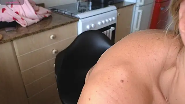 Lunamix stripchat live cam model