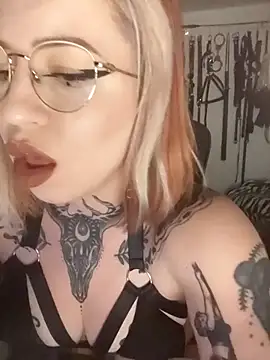 divine_eve stripchat live cam model