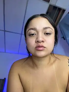 Isa222 stripchat live cam model