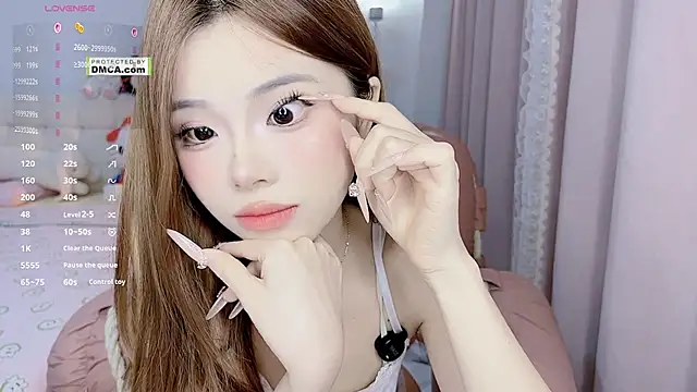 QiQiQi_ stripchat live cam model