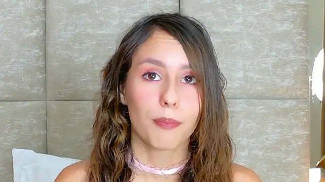 Sarah-Grace stripchat live cam model