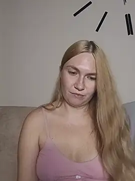KisaVixen stripchat live cam model