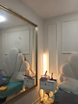 Nahomyrain stripchat live cam model