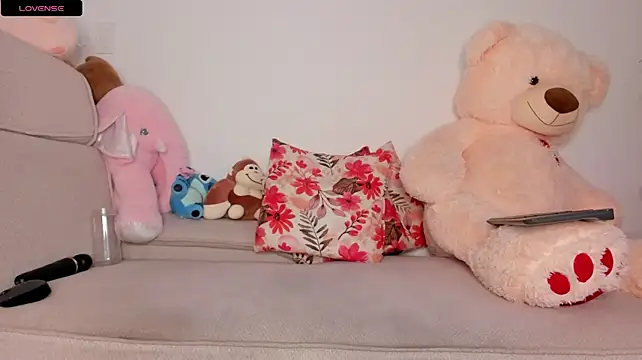 curly_sweett1 stripchat live cam model
