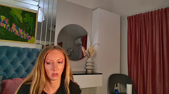 SiennaPierce stripchat live cam model