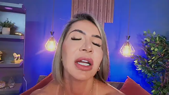 Christiekroes_ stripchat live cam model
