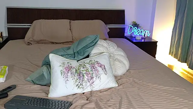 Sofimoon26 stripchat live cam model