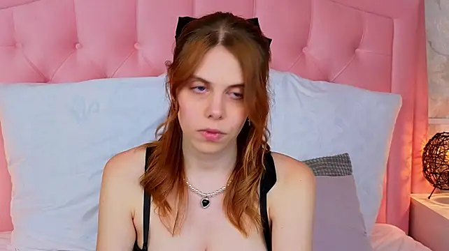 MiraMuir stripchat live cam model
