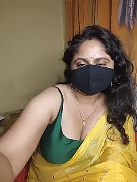 Sravvi499 stripchat live cam model