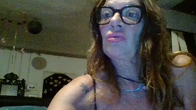 gildamilf stripchat live cam model