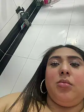 Selenee23 stripchat live cam model