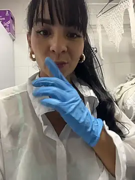 LuxeBrunetteXXX stripchat live cam model