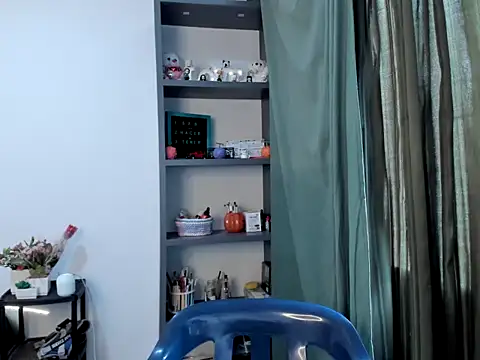 AriaRowenn stripchat live cam model