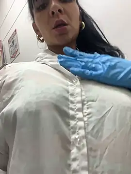 LuxeBrunetteXXX stripchat live cam model
