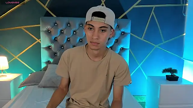 Trevor_Spencer stripchat live cam model
