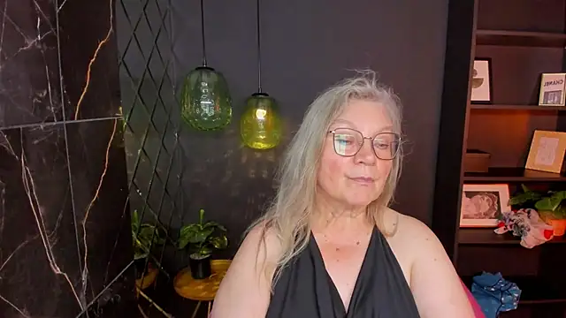 NataliMellow stripchat live cam model