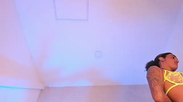OnlyGia stripchat live cam model