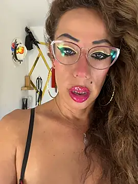 YOURSDEBORA stripchat live cam model