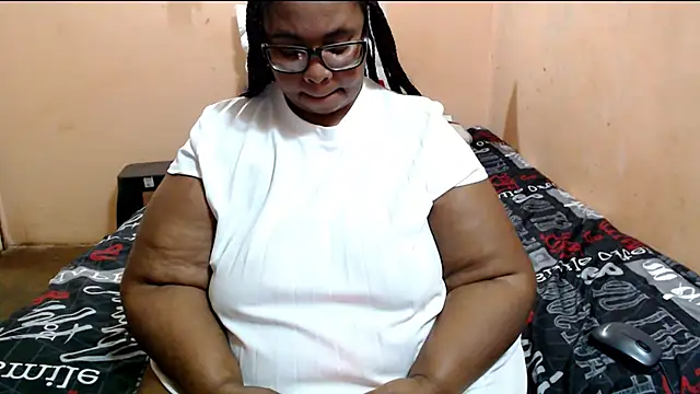 ZOQULUx stripchat live cam model