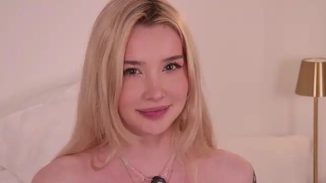Nesolla stripchat live cam model