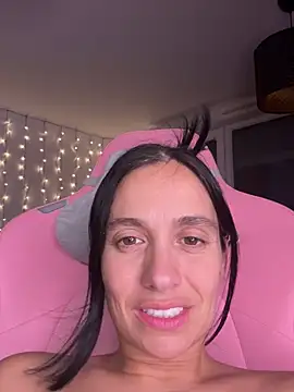 LaPetiteKim stripchat live cam model