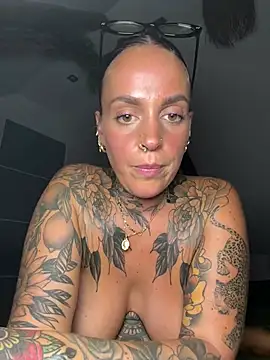 venustattoue stripchat live cam model